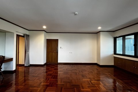 Condominio de 4 dormitorios en Khlong Toei, Bangkok, Tailandia № 201285 - foto 13