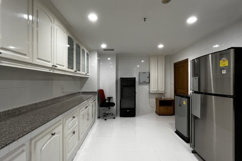 Condominio de 4 dormitorios en Khlong Toei, Bangkok, Tailandia № 201285 - foto 6