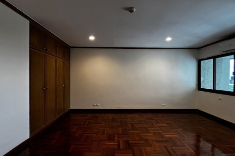 Condominio de 4 dormitorios en Khlong Toei, Bangkok, Tailandia № 201285 - foto 16