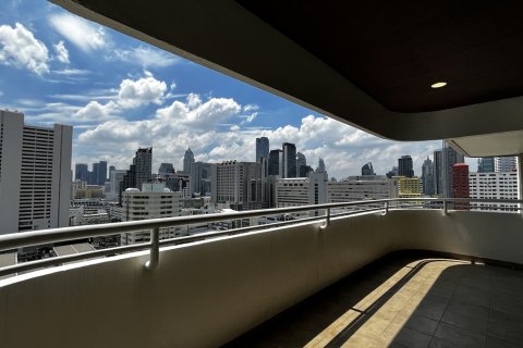 Condominio de 4 dormitorios en Khlong Toei, Bangkok, Tailandia № 201285 - foto 11
