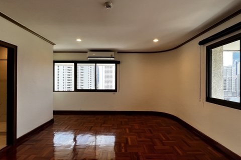Condominio de 4 dormitorios en Khlong Toei, Bangkok, Tailandia № 201285 - foto 15