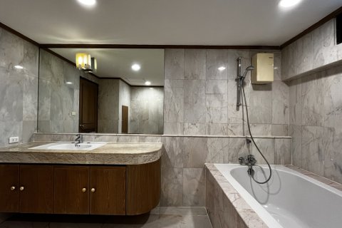 Condominio de 4 dormitorios en Khlong Toei, Bangkok, Tailandia № 201285 - foto 14