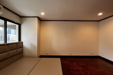 Condominio de 4 dormitorios en Khlong Toei, Bangkok, Tailandia № 201285 - foto 3
