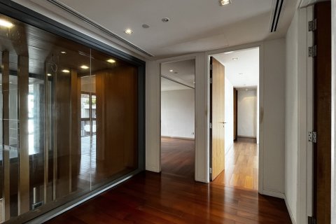 Condo in Sathon, Bangkok, Thailand, 3 bedrooms № 201283 - photo 8