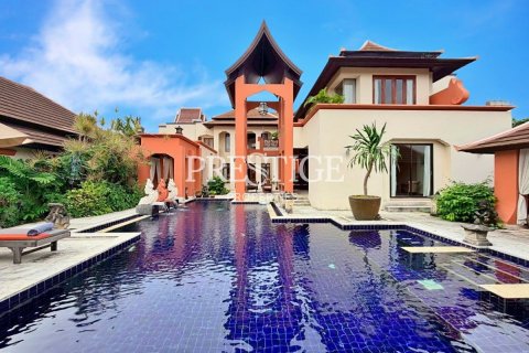 Haus in Pattaya, Thailand 5 Schlafzimmer № 197894