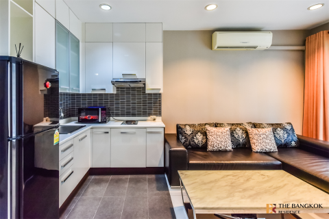 Condo in Bangkok, Thailand, 2 bedrooms  № 194621 - photo 2