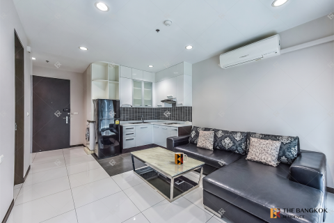 Condo in Bangkok, Thailand, 2 bedrooms  № 194621 - photo 5