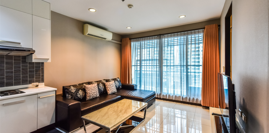 Condo in Bangkok, Thailand, 2 bedrooms  № 194621