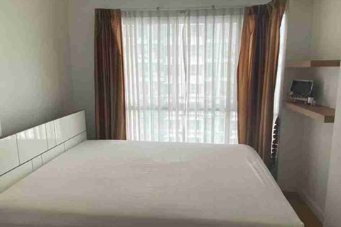 Condominio de 1 dormitorio en Thonburi, Bangkok, Tailandia № 208880 - foto 4