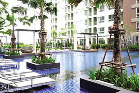 Condominio de 1 dormitorio en Thonburi, Bangkok, Tailandia № 208880 - foto 2
