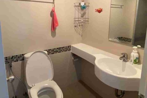 Condominio de 1 dormitorio en Thonburi, Bangkok, Tailandia № 208880 - foto 5