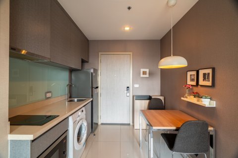 Estudio en el condominio en Khlong Toei, Bangkok, Tailandia № 148145 - foto 3