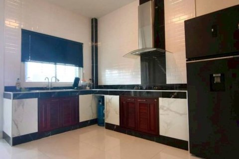 Casa de 3 dormitorios en Pattaya, Tailandia № 172828 - foto 9