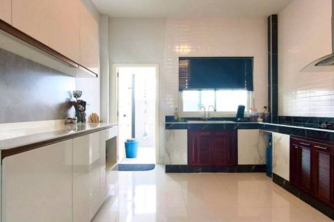 Casa de 3 dormitorios en Pattaya, Tailandia № 172828 - foto 8