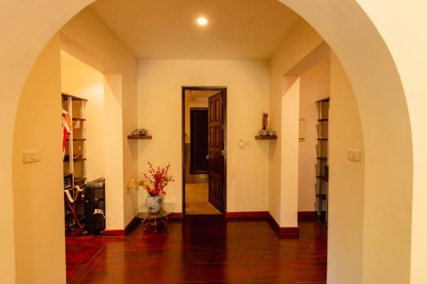 Chalet de 5 dormitorios en Hua Hin, Tailandia № 172824 - foto 10