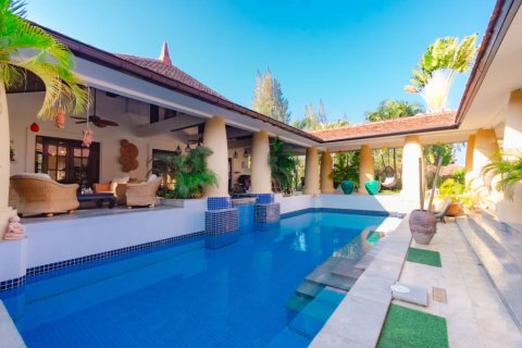 Chalet de 5 dormitorios en Hua Hin, Tailandia № 172824 - foto 2