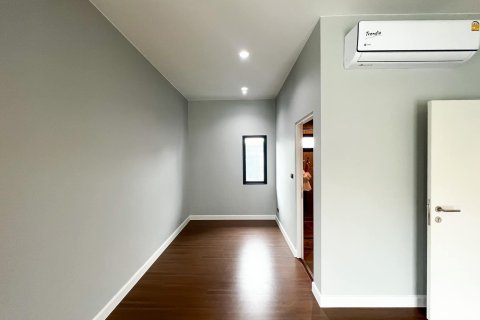 Chalet de 4 dormitorios en Bangkok, Tailandia № 133834 - foto 16