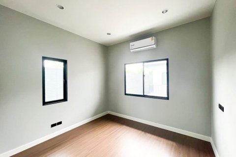 Chalet de 4 dormitorios en Bangkok, Tailandia № 133834 - foto 18