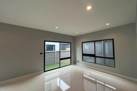 Chalet de 4 dormitorios en Bangkok, Tailandia № 133834 - foto 8