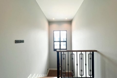 Chalet de 4 dormitorios en Bangkok, Tailandia № 133834 - foto 10