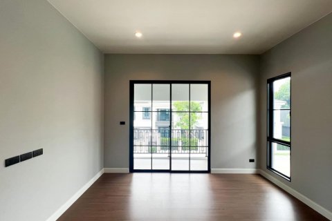 Chalet de 4 dormitorios en Bangkok, Tailandia № 133834 - foto 11