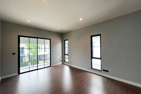 Chalet de 4 dormitorios en Bangkok, Tailandia № 133834 - foto 12