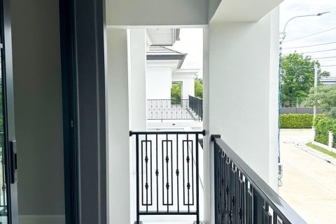 Chalet de 4 dormitorios en Bangkok, Tailandia № 133834 - foto 15