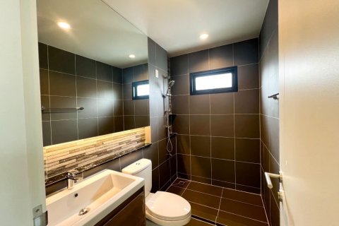 Chalet de 4 dormitorios en Bangkok, Tailandia № 133834 - foto 20