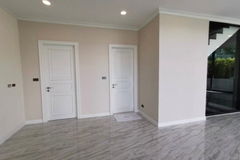 Villa in Watthana, Bangkok, Thailand 4 Schlafzimmer № 133832 - Foto 24