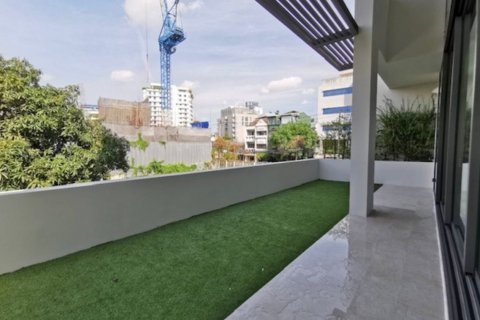 Villa in Watthana, Bangkok, Thailand 4 Schlafzimmer № 133832 - Foto 26