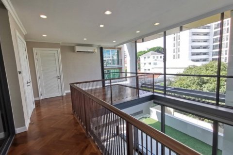 Villa in Watthana, Bangkok, Thailand 4 Schlafzimmer № 133832 - Foto 21
