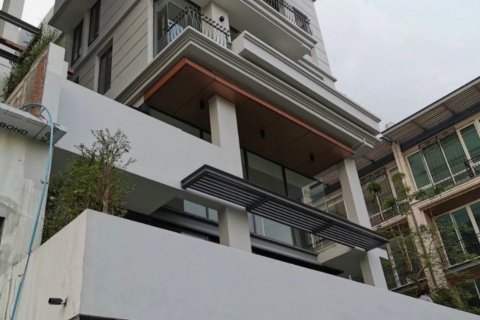 Villa in Watthana, Bangkok, Thailand 4 Schlafzimmer № 133832