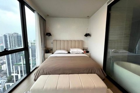 Condominio de 2 dormitorios en Khlong Toei, Bangkok, Tailandia № 133830 - foto 11