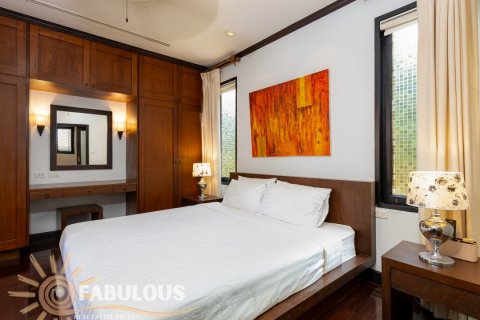 Chalet de 4 dormitorios en Bang Tao, Tailandia № 179480 - foto 8