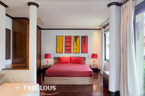 Chalet de 4 dormitorios en Bang Tao, Tailandia № 179480 - foto 2