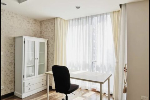Condominio de 2 dormitorios en Pathum Wan, Bangkok, Tailandia № 134057 - foto 3
