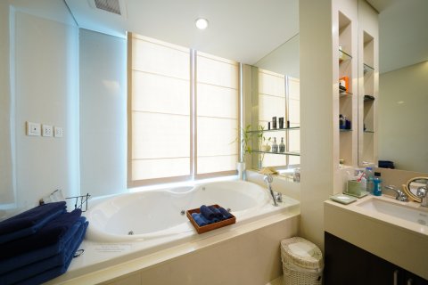 Condominio de 3 dormitorios en Pathum Wan, Bangkok, Tailandia № 134054 - foto 16