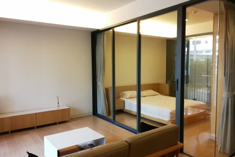 Condo in Bangkok, Thailand, 1 bedroom  № 144084 - photo 2