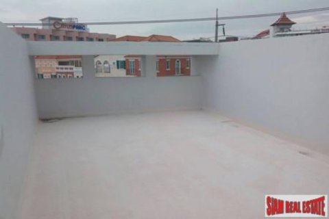 Casa de 4 dormitorios en Pattaya, Tailandia № 202583 - foto 4
