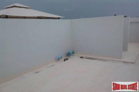 Casa de 4 dormitorios en Pattaya, Tailandia № 202583 - foto 5