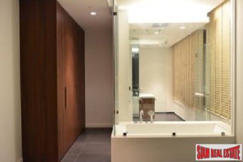 Apartamento de 2 dormitorios en Bangkok, Tailandia № 202589 - foto 4