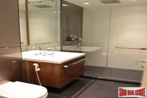 Apartamento de 2 dormitorios en Bangkok, Tailandia № 202589 - foto 3