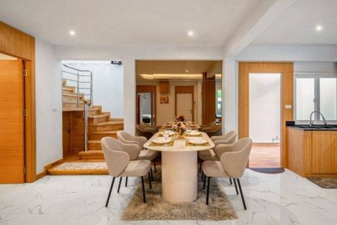 Chalet de 4 dormitorios en Pattaya, Tailandia № 146807 - foto 4