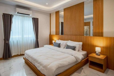 Chalet de 4 dormitorios en Pattaya, Tailandia № 146807 - foto 9