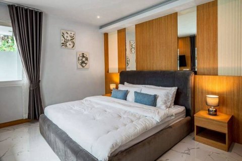 Chalet de 4 dormitorios en Pattaya, Tailandia № 146807 - foto 7