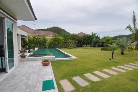 Casa de 4 dormitorios en Hua Hin, Tailandia № 66532 - foto 2