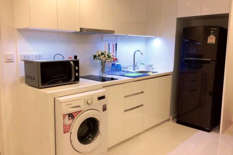 Condo in Bangkok, Thailand, 2 bedrooms  № 66556 - photo 2