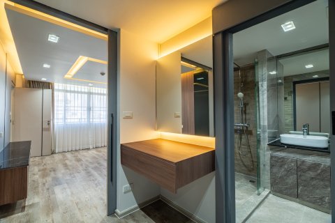 Condominio de 2 dormitorios en Bang Rak, Bangkok, Tailandia № 135476 - foto 18