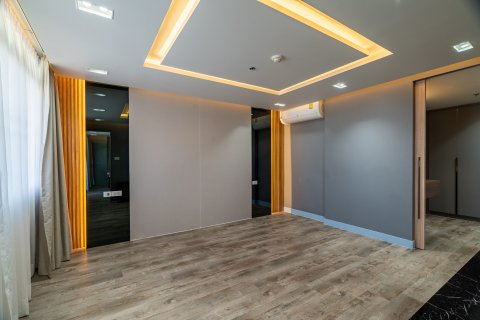 Condominio de 2 dormitorios en Bang Rak, Bangkok, Tailandia № 135476 - foto 17