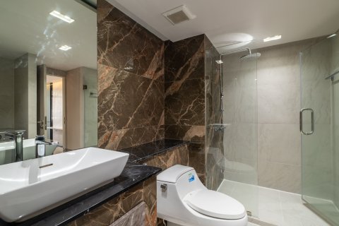 Condominio de 2 dormitorios en Bang Rak, Bangkok, Tailandia № 135476 - foto 20
